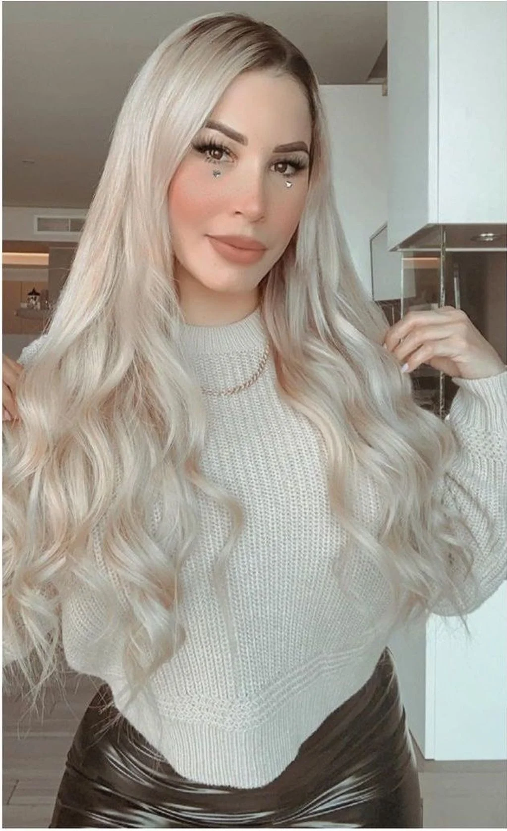 Alexandra, 36